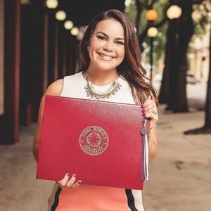 Meet your Posher, Alyssa